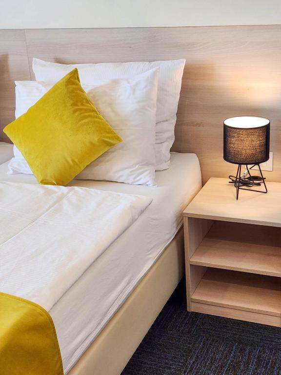 Llit o llits en una habitació de Hotel Bor