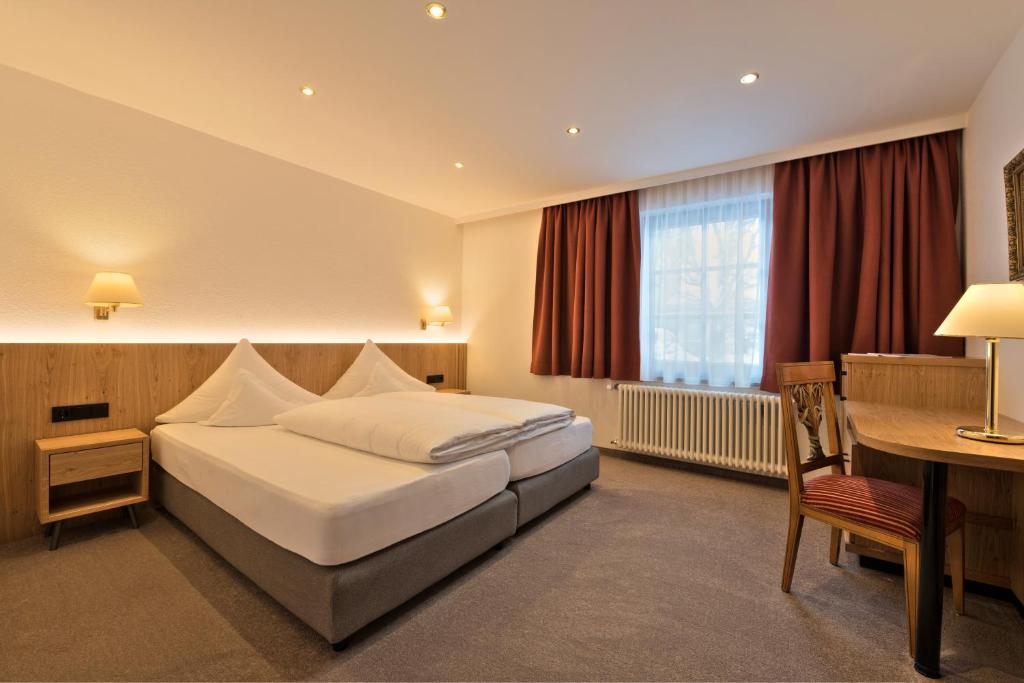Postel nebo postele na pokoji v ubytování Hotel Post