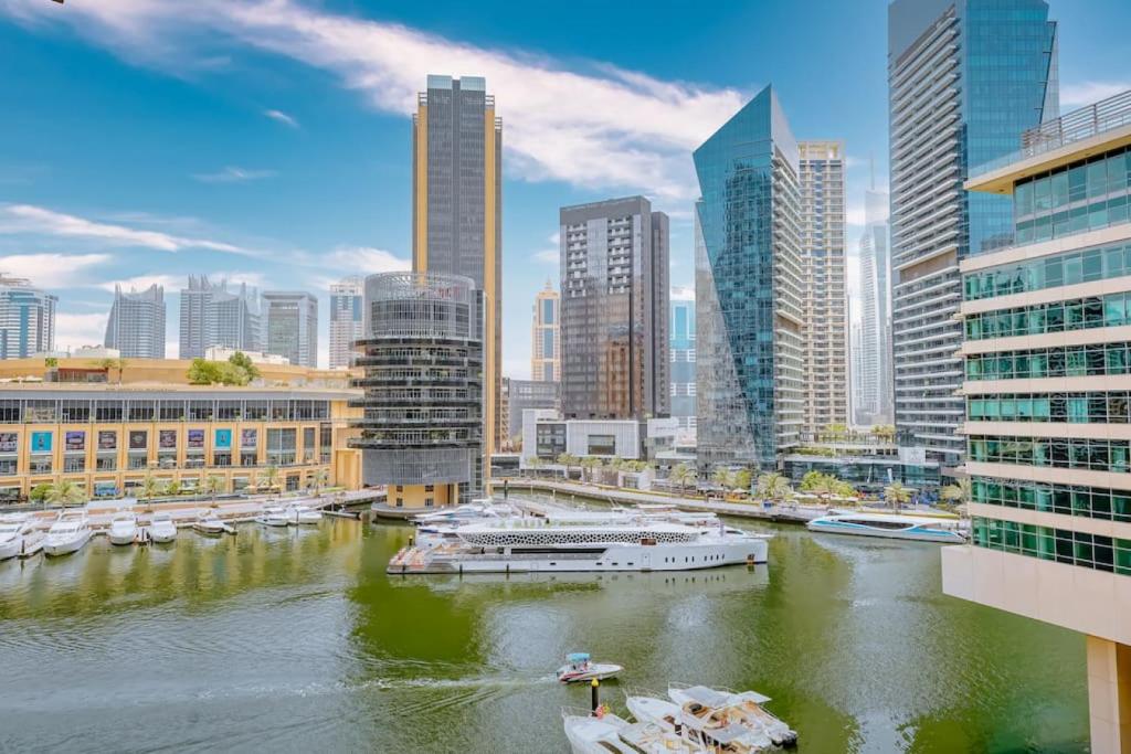 Fotografie z fotogalerie ubytování 2 Beds Boho Design w Marina view In Marina Quays v Dubaji
