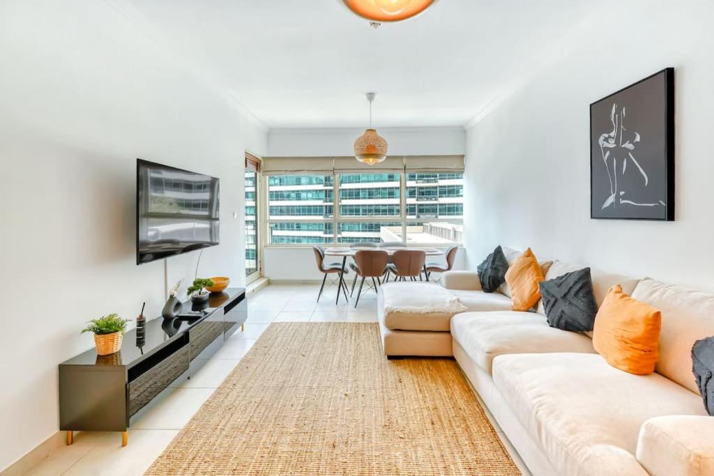 Fotografie z fotogalerie ubytování 2 Beds Boho Design w Marina view In Marina Quays v Dubaji