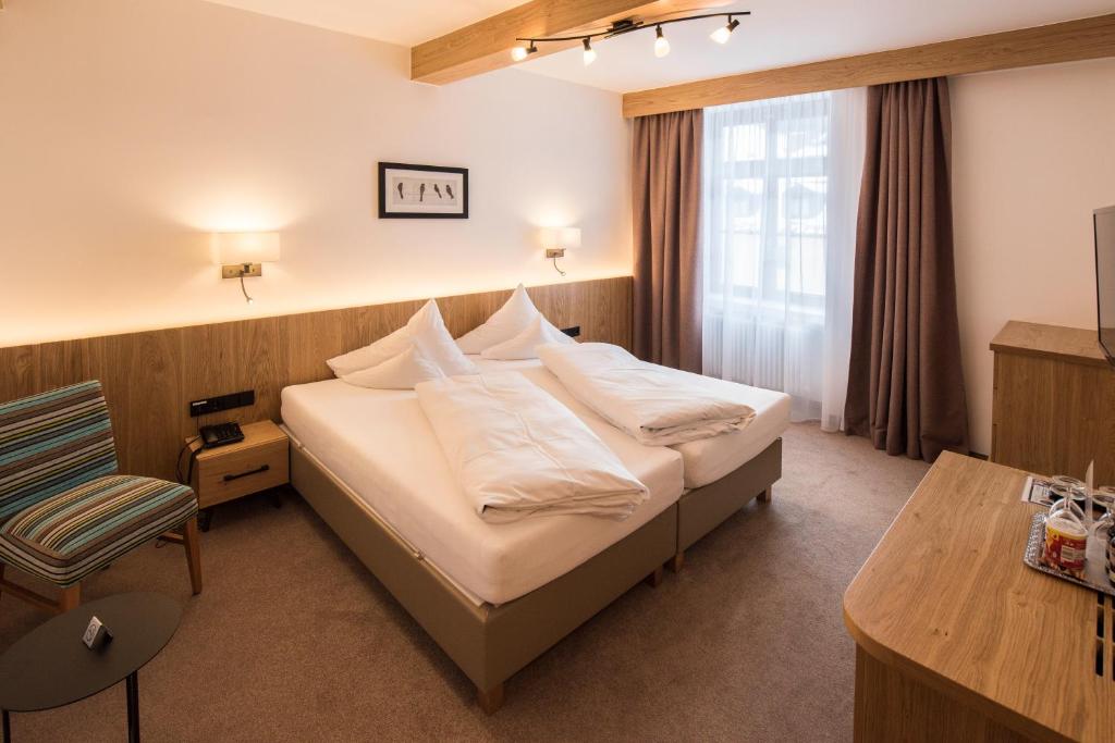 Postel nebo postele na pokoji v ubytování Hotel Post