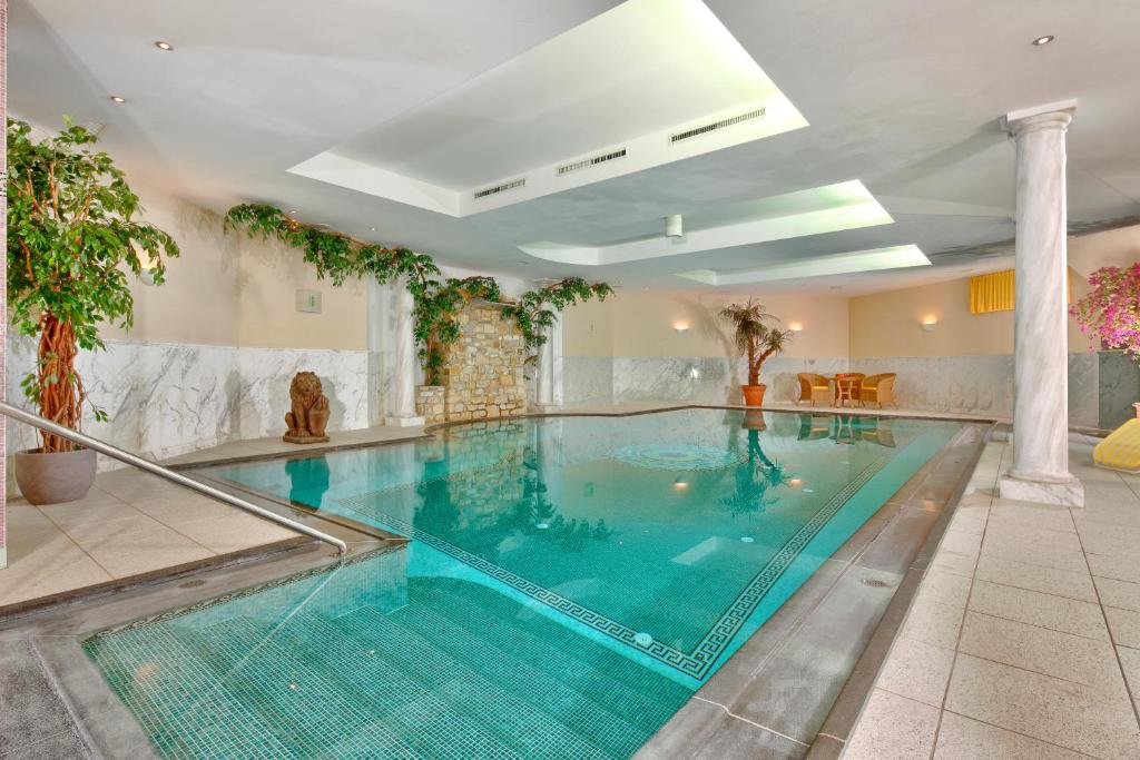 Bazén v ubytování Hotel Post nebo v jeho okolí