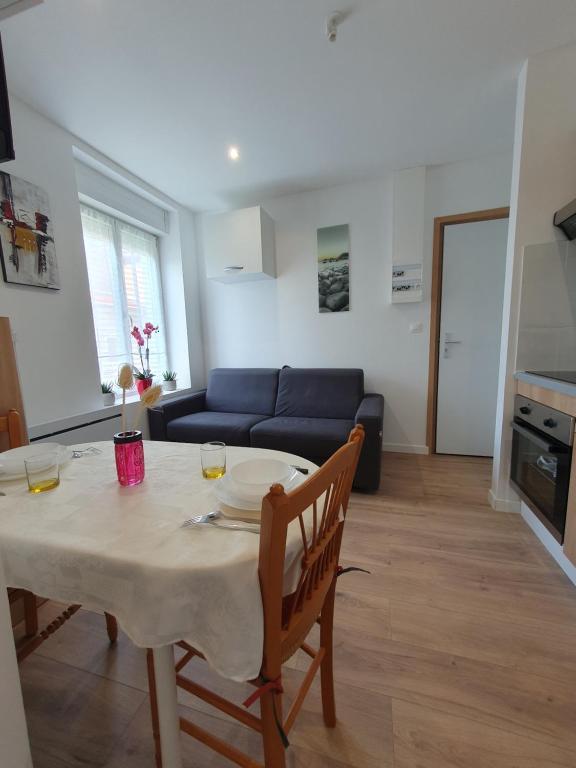 Η κουζίνα ή μικρή κουζίνα στο Appart'hôtel, IKIMO 5 appartements entiers à votre disposition au choix
