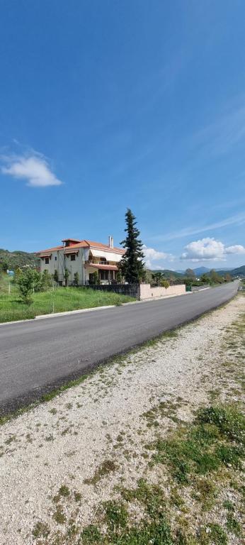 Elenis House - Image 8
