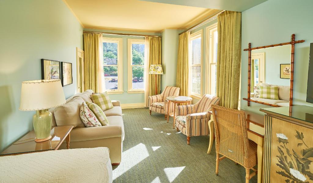 Posezení v ubytování Ashland Springs Hotel