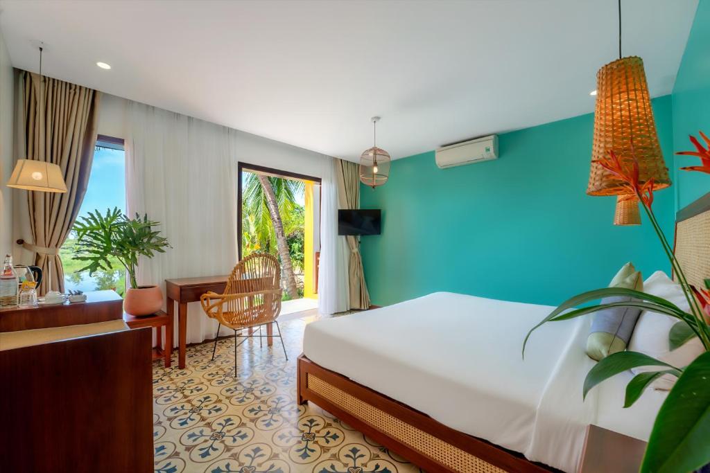 Uma cama ou camas num quarto em ZEN RETREAT HOI AN