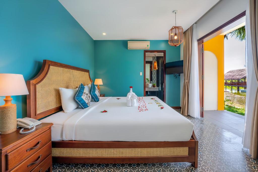 Uma cama ou camas num quarto em ZEN RETREAT HOI AN