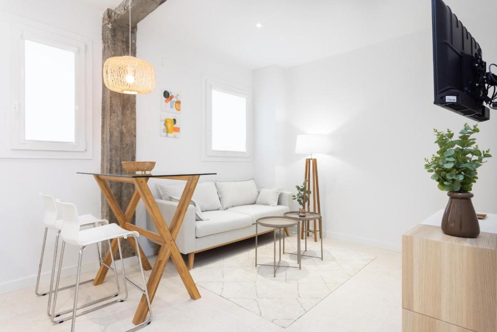 TV a/nebo společenská místnost v ubytování APARTAMENTOS PLAZA DEL CHARCO I