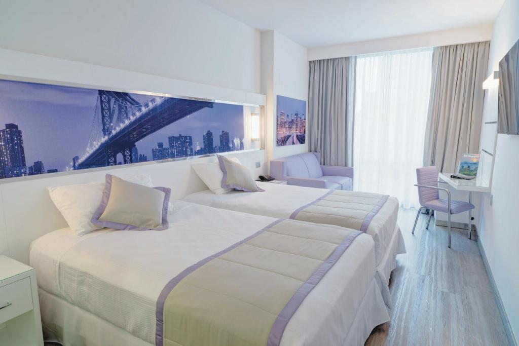 Riu Plaza New York Times Square - Deluxe Family Double Beds