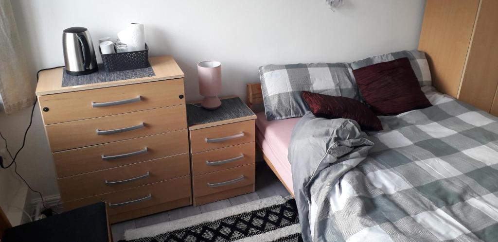 7, Cranehouse Brangbourne Road one big double room available on reasonable price, Shared Flat