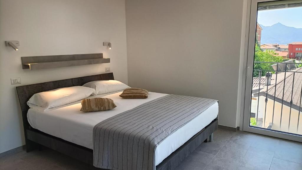 Postel nebo postele na pokoji v ubytování Margherite - Larihome A36