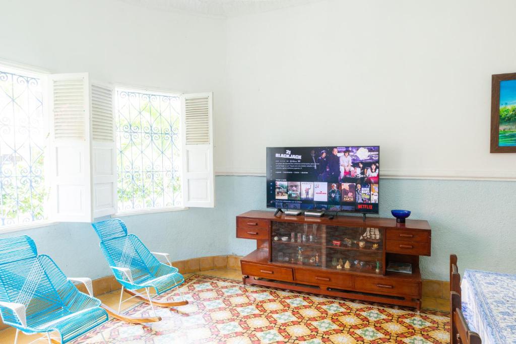 TV a/nebo společenská místnost v ubytování Casa Colonial en Manga