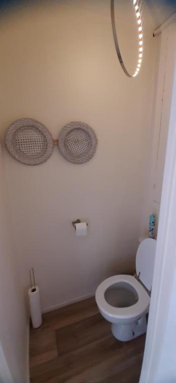 Um banheiro em Appartement entier paisible proche Tours