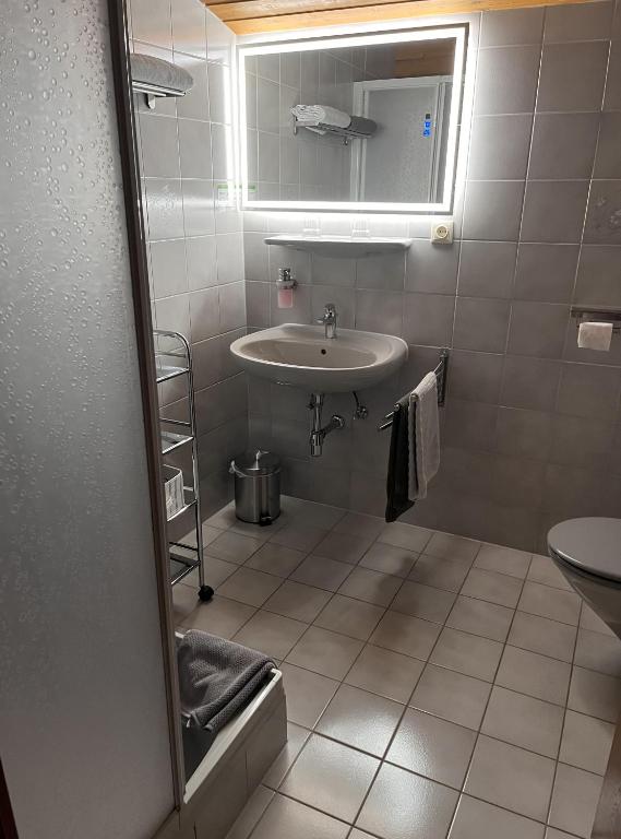 Łazienka w obiekcie Landhaus Bichlbach