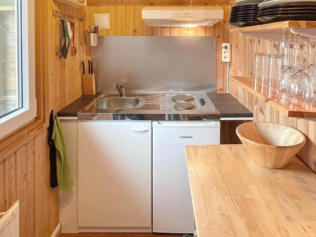 Kuchyň nebo kuchyňský kout v ubytování Holiday home BROMÖLLA