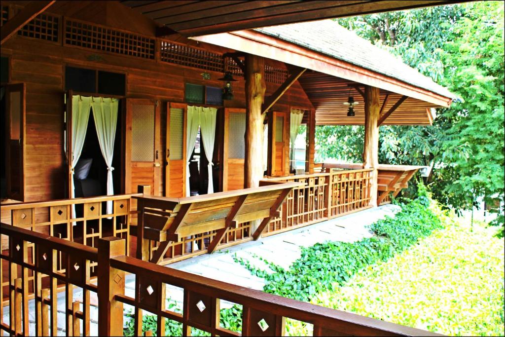 Balkón nebo terasa v ubytování Pai Vimaan Resort