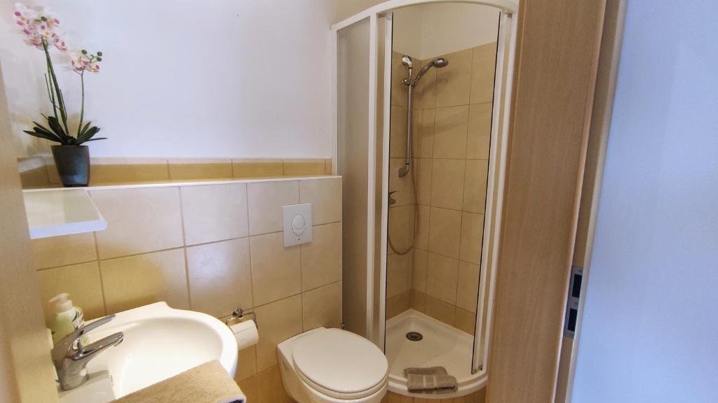 Ein Badezimmer in der Unterkunft Hausambalaton