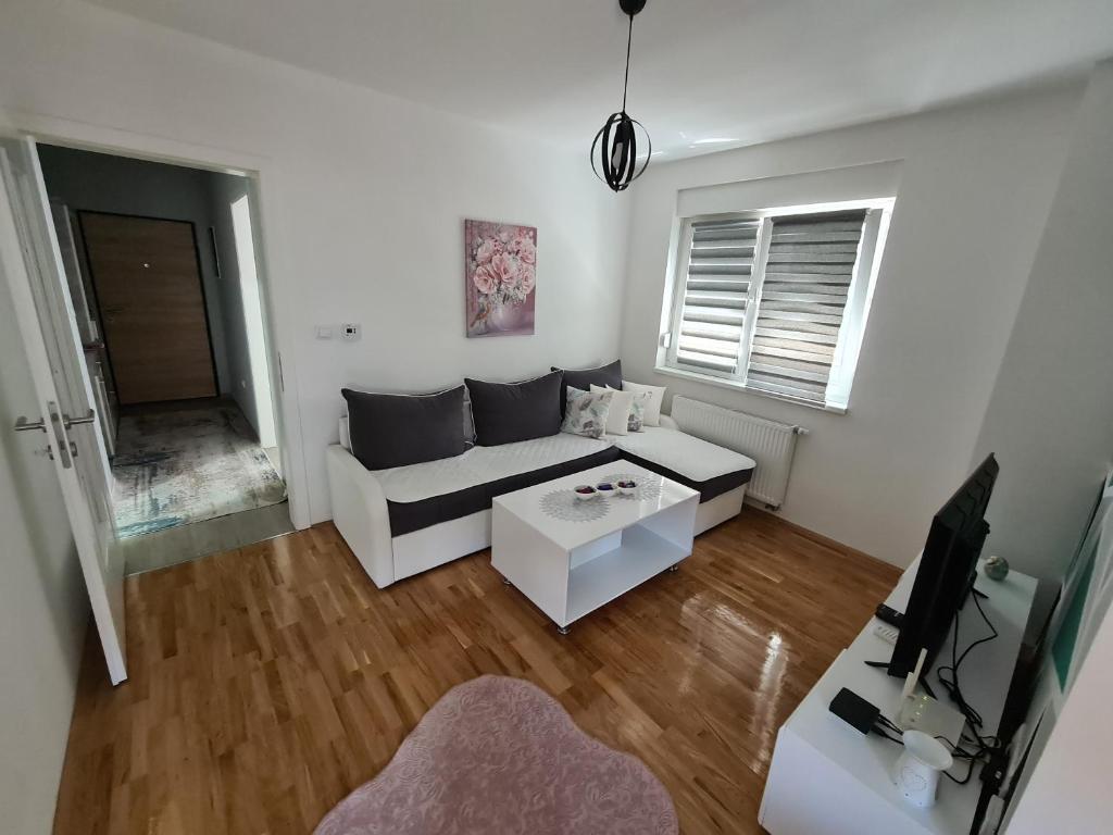 a living room with a couch and a table at Apartman CRYSTAL in Brčko