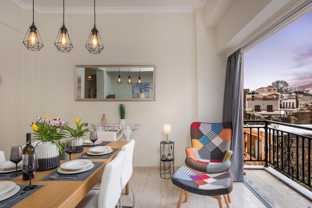A seating area at Old Harbor Apartment Luxury Living Chania