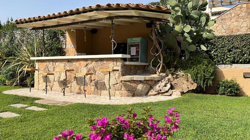 A garden outside Antica Fonte Holiday Homes