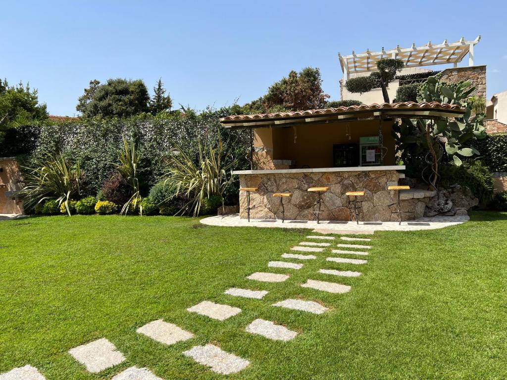 A garden outside Antica Fonte Holiday Homes