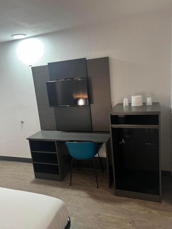 Motel 6-Lakeland, FL - Deluxe Quadruple Room