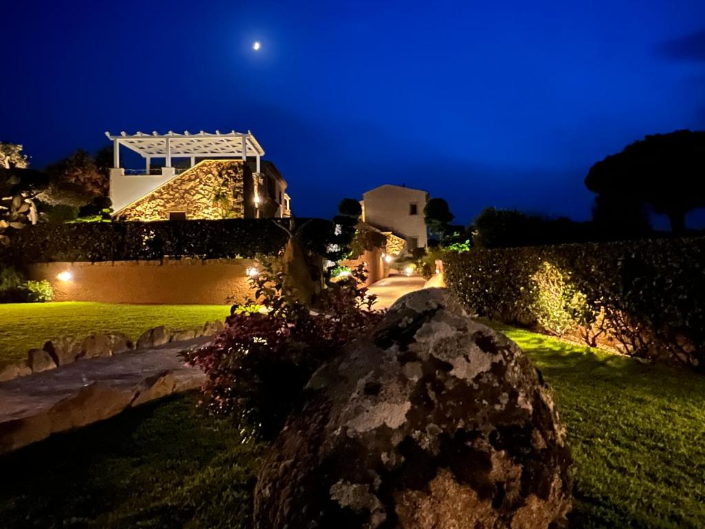 A garden outside Antica Fonte Holiday Homes