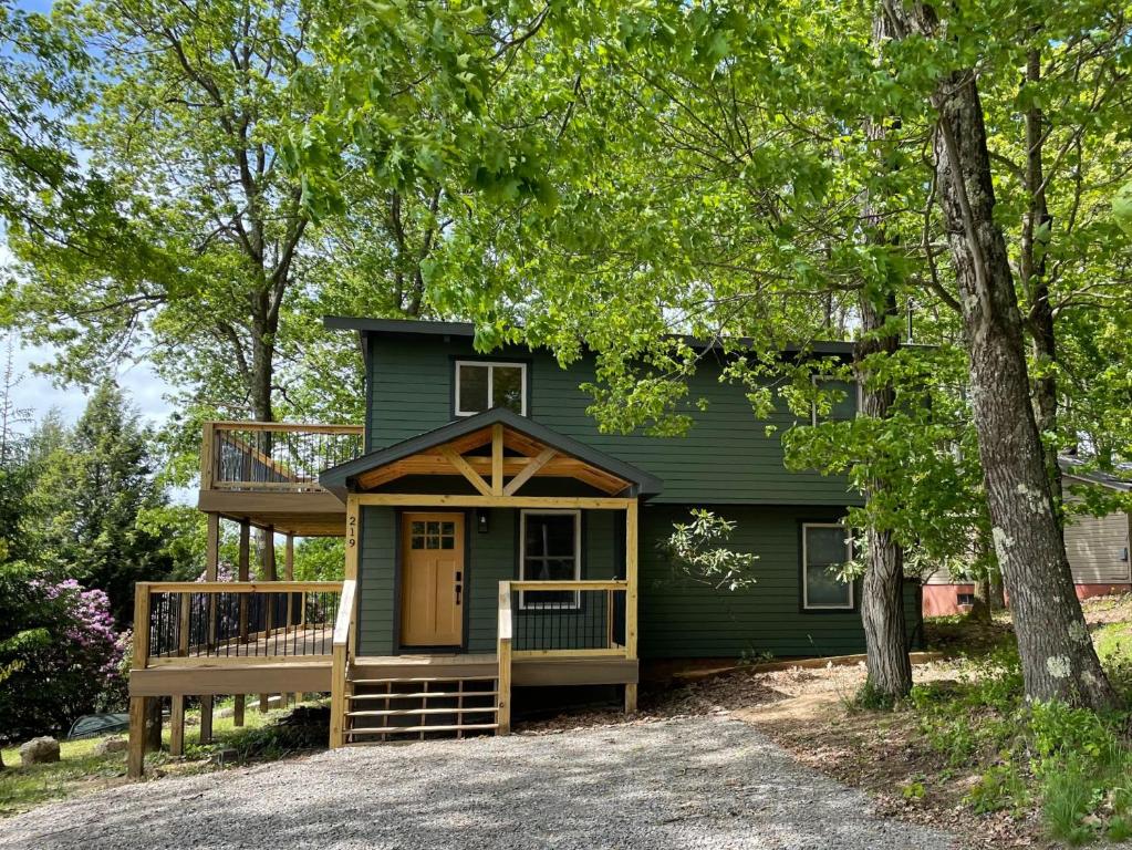Cozy Escape, Enjoy This Lakeview Home!, Terra Alta (updated prices 2024)