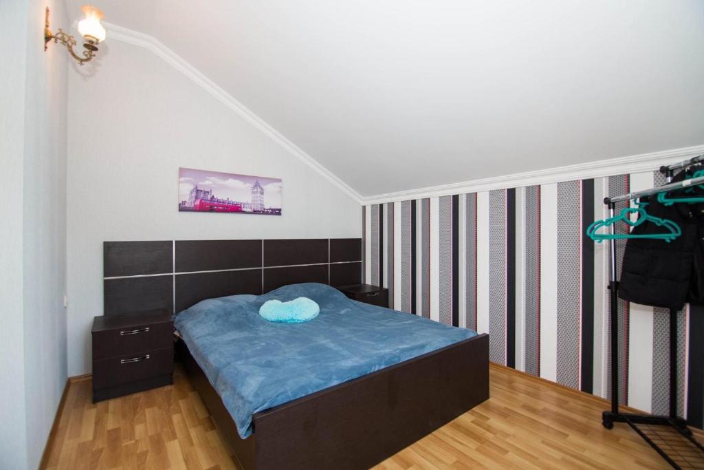 Postel nebo postele na pokoji v ubytování Qoqosa In Racha