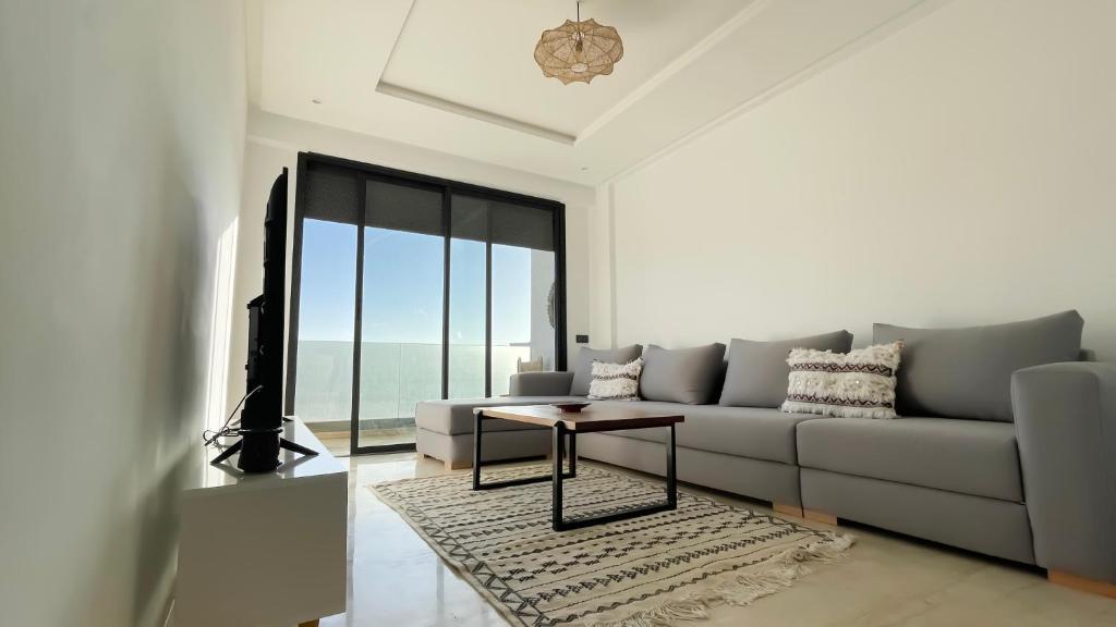 a living room with a couch and a tv at Cosy Bay appartement 4 - 5px in Agadir