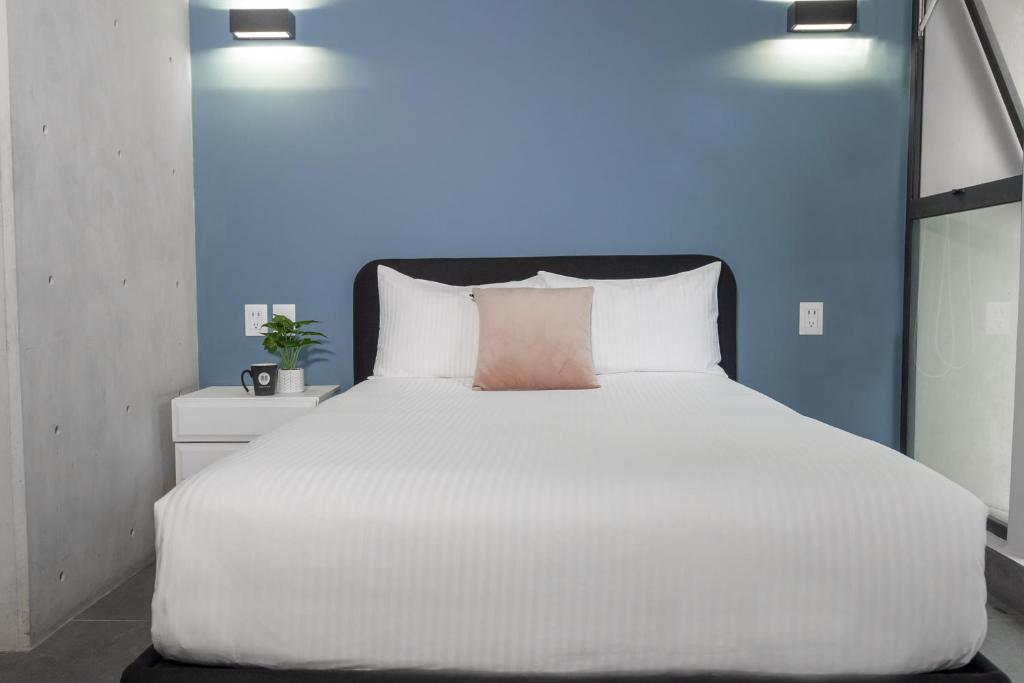 NIU Modern & Centric Lofts - Suite With City View