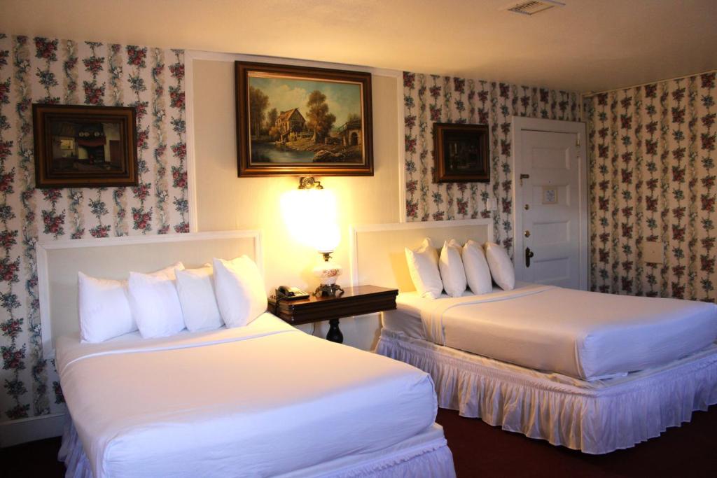 Copper Queen Hotel - Double Room With Two Double Beds
