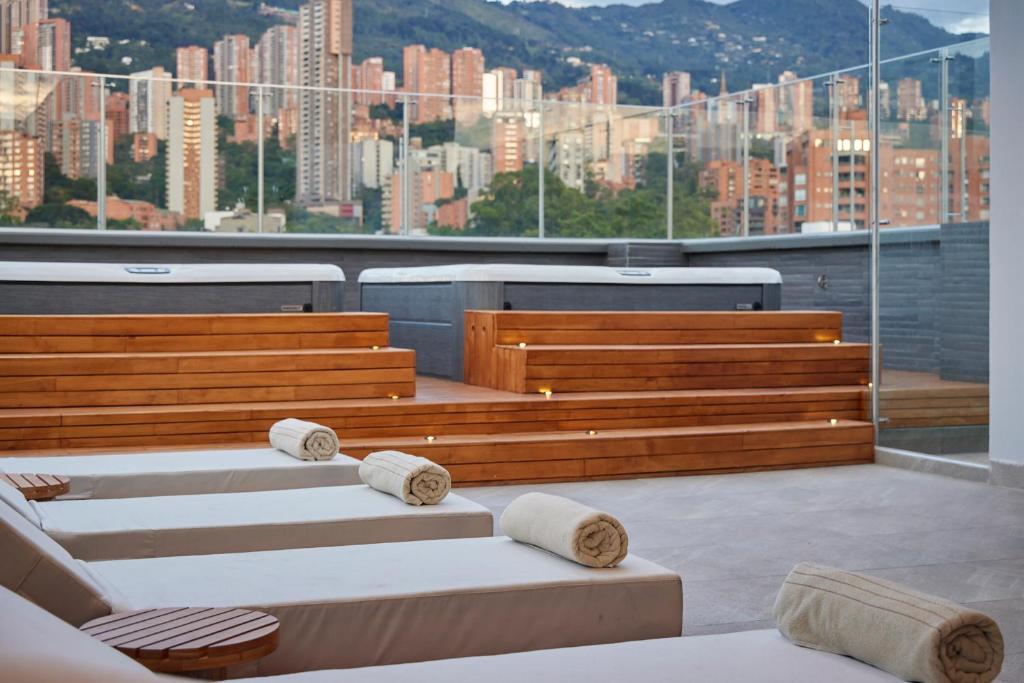 Uma vista geral da montanha ou uma vista da montanha a partir do hotel