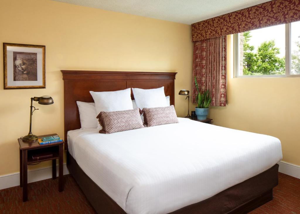 Park Lane Suites & Inn photo