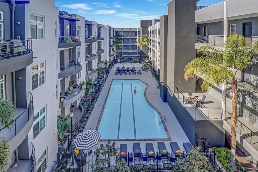 an overhead view of a swimming pool in a apartment building at Stunning 2bd with new furniture in Irvine