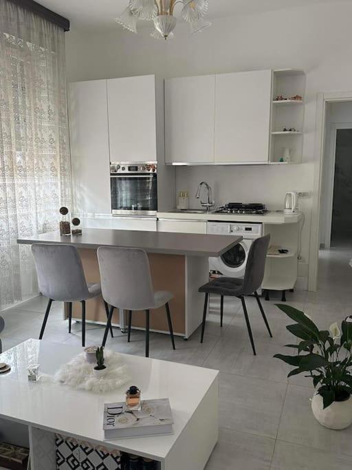 Kuchyň nebo kuchyňský kout v ubytování Pash apartment