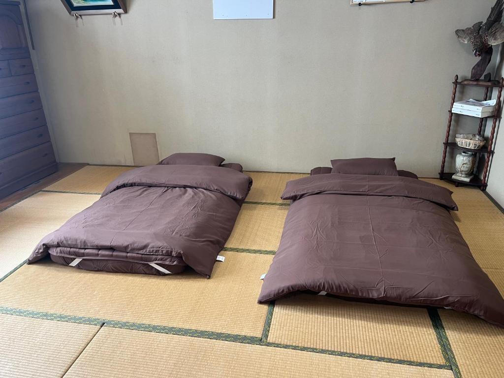 Voodi või voodid majutusasutuse 民宿ふじ苑 toas