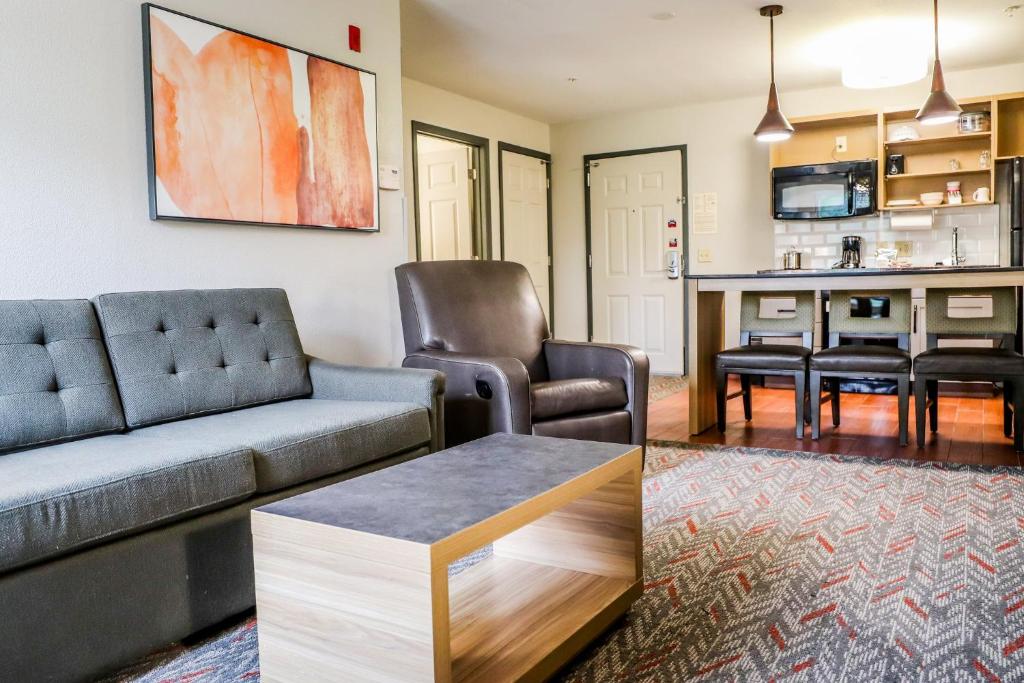 Candlewood Suites Richmond Airport, an IHG Hotel - One-Bedroom King Suite