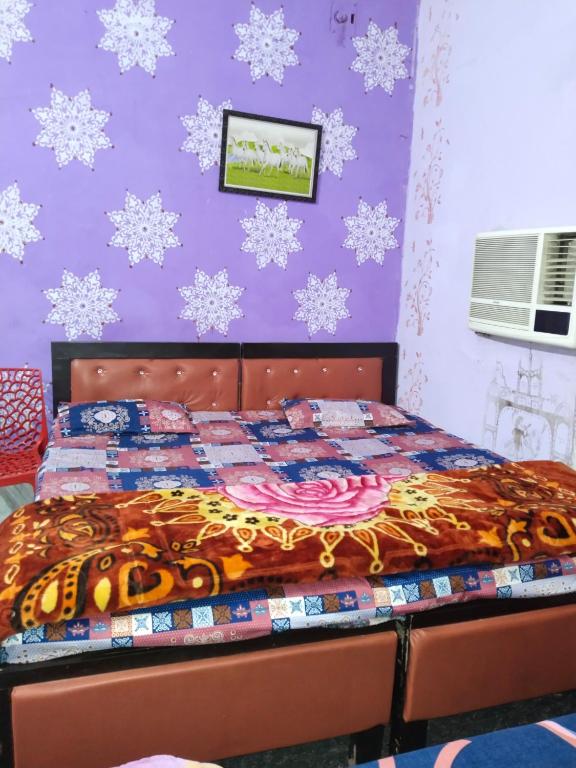 Balaji homestay Mathura in Vrindavan - Chambre Familiale Avec Salle De Bain Privée
