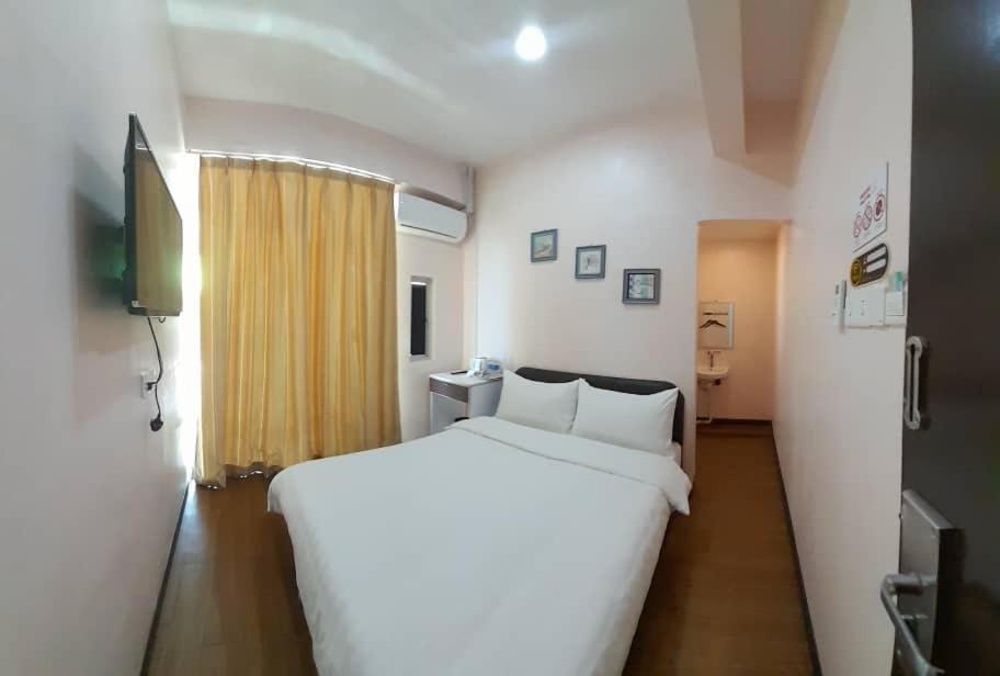 Postel nebo postele na pokoji v ubytování Sipadan Crystal Haven Inn