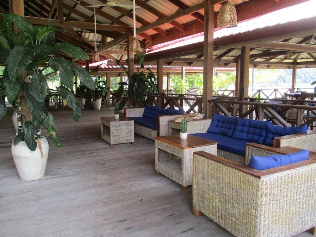 Restaurace v ubytování Saracen Bay Resort