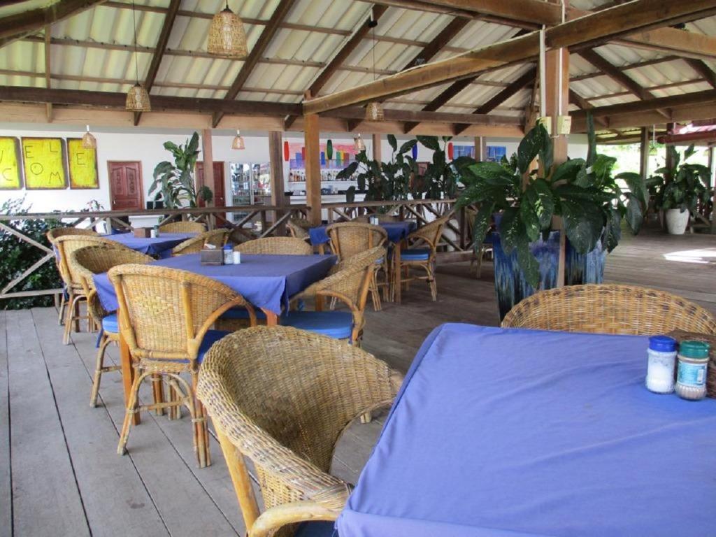 Restaurace v ubytování Saracen Bay Resort