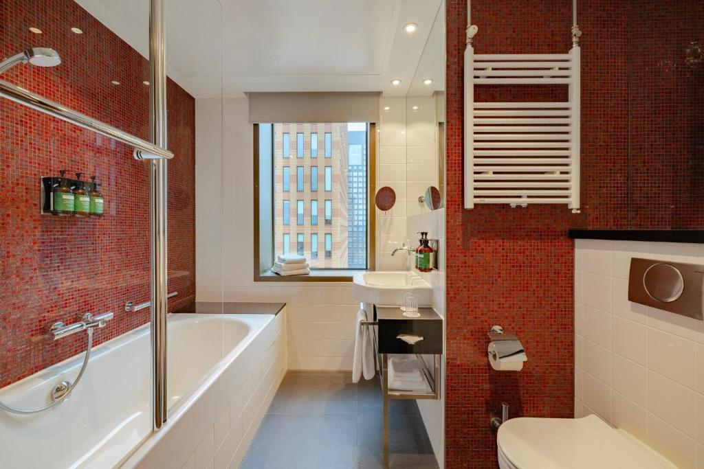 Koupelna v ubytování Crowne Plaza Amsterdam - South by IHG