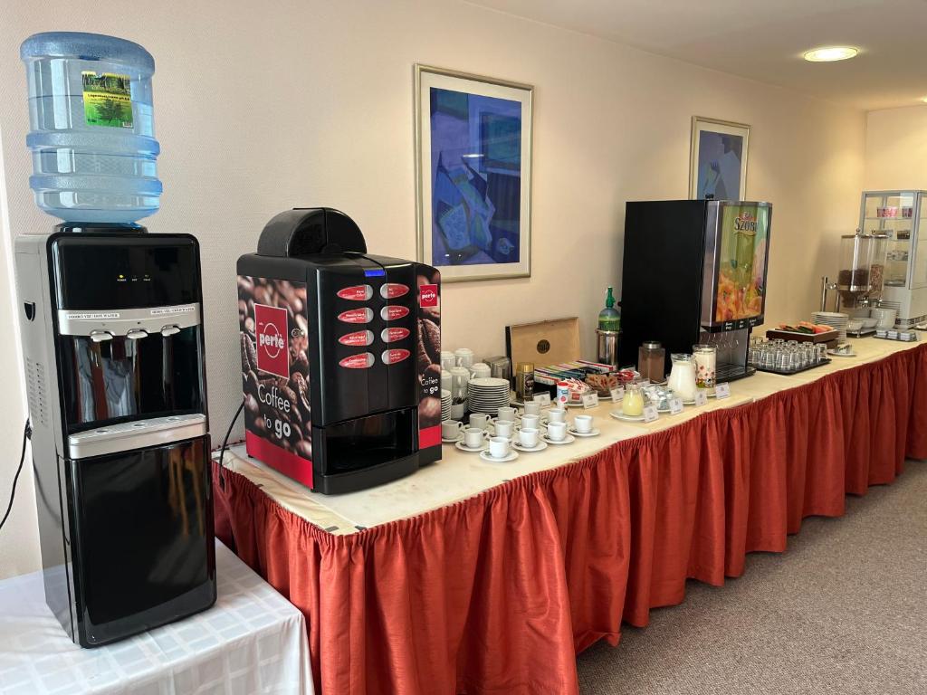 Příslušenství pro přípravu čaje a kávy v ubytování Hotel Estella Superior