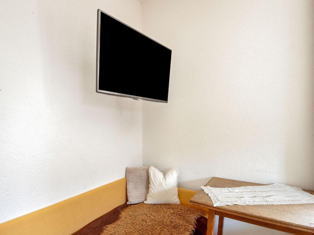TV a/nebo společenská místnost v ubytování Attractive apartment in Hainzenberg with ski room