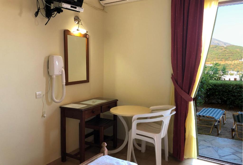Nespecifikovaný výhled na hory nebo výhled na hory při pohledu z hotelu