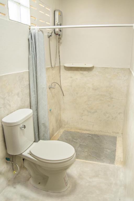 Butterfly Resort Hostel, Pai - 19