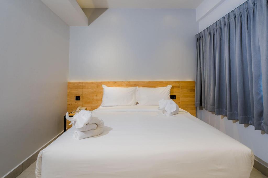Postel nebo postele na pokoji v ubytování Lek Lek Samui Room X Coffee Bar