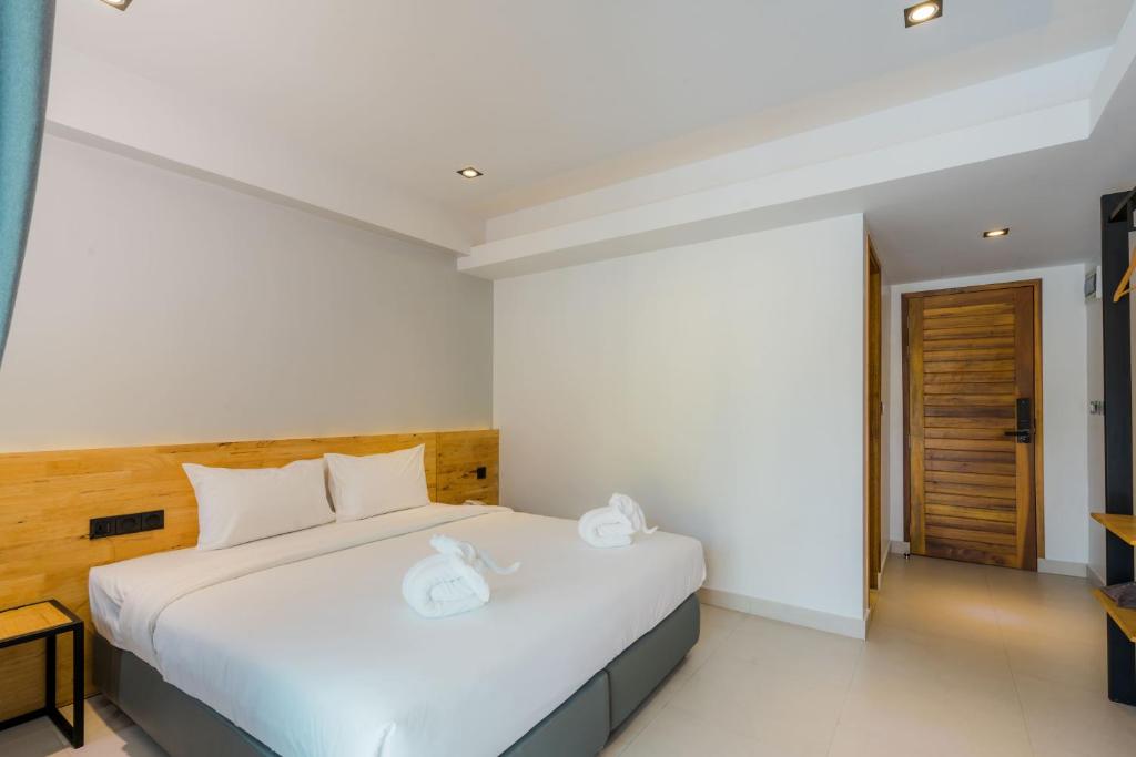 Postel nebo postele na pokoji v ubytování Lek Lek Samui Room X Coffee Bar