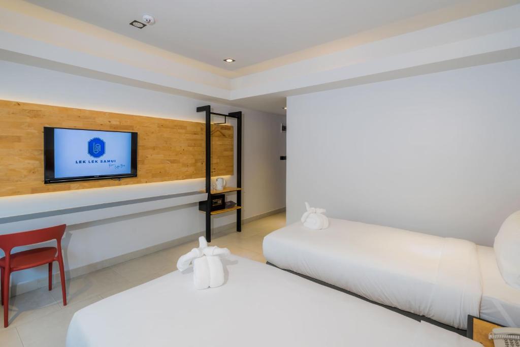 Postel nebo postele na pokoji v ubytování Lek Lek Samui Room X Coffee Bar